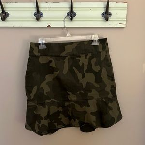 White House Black Market size 6 camouflage jean skirt. Never worn!